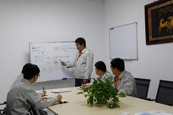 現(xiàn)場指導來訪客戶 現(xiàn)場指導來訪客戶