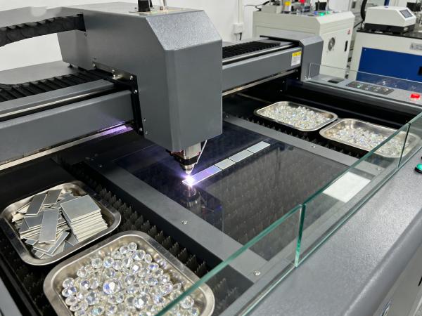 紅外皮秒激光切割機(jī)：不止珠寶加工！多領(lǐng)域鋯石薄片切割的全能設(shè)備